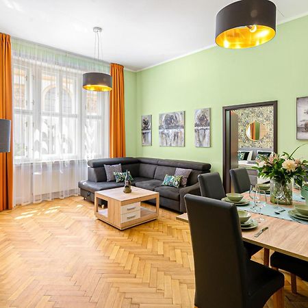 Oasis Apartments At Charles Square Praga Exterior foto