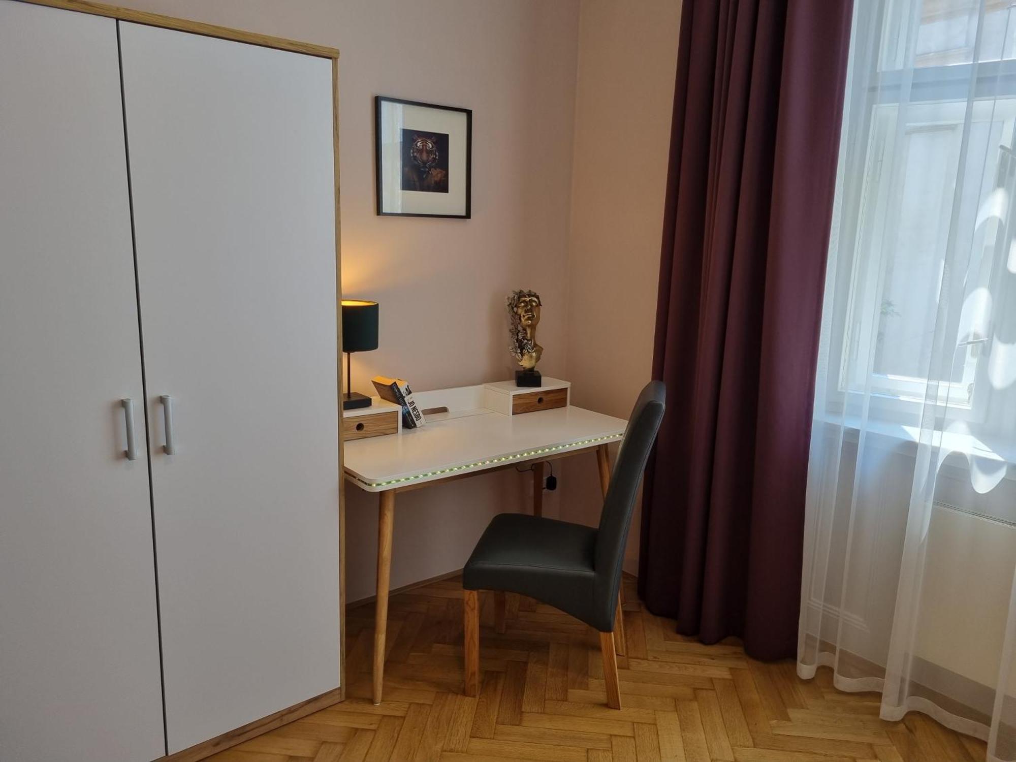 Oasis Apartments At Charles Square Praga Exterior foto