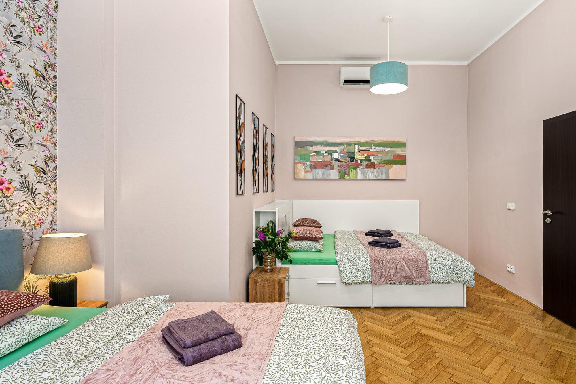 Oasis Apartments At Charles Square Praga Exterior foto